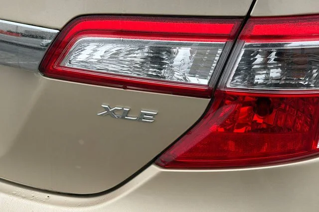 Used 2012  Toyota XLE image 7