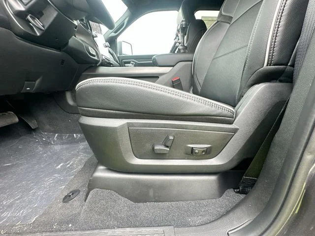 New 2026 Granite Crystal Metallic Clear-Coat Exterior Paint RAM Laramie image 15