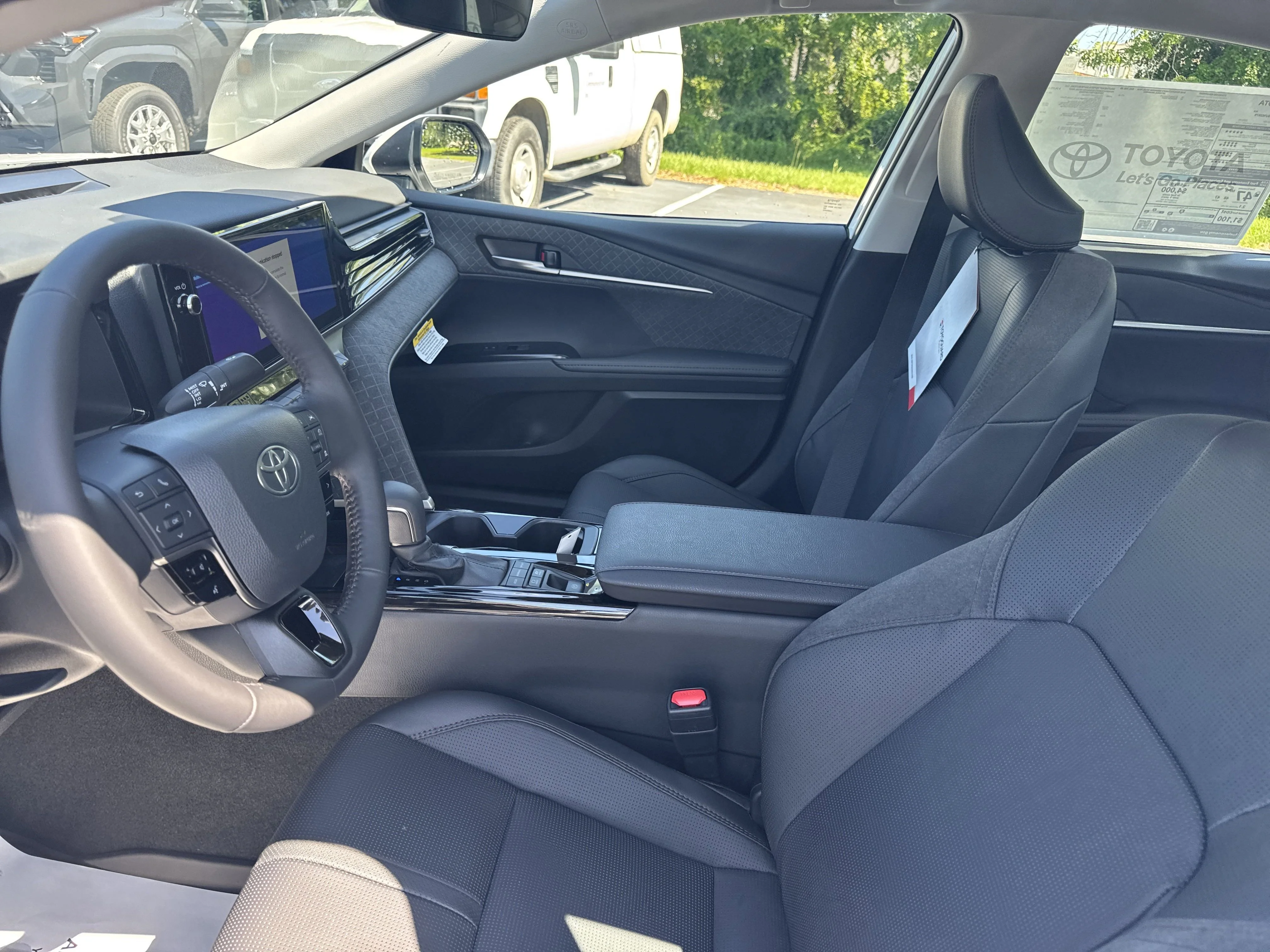 Used 2025  Toyota  image 13