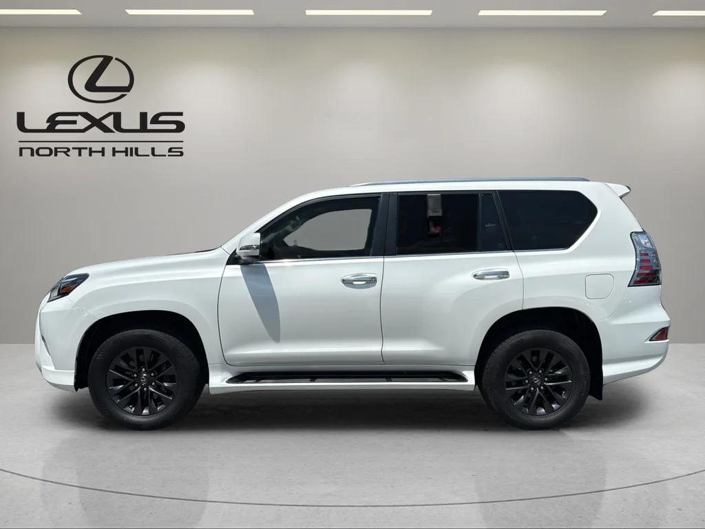 Certified Used 2022  Lexus 460 image 9