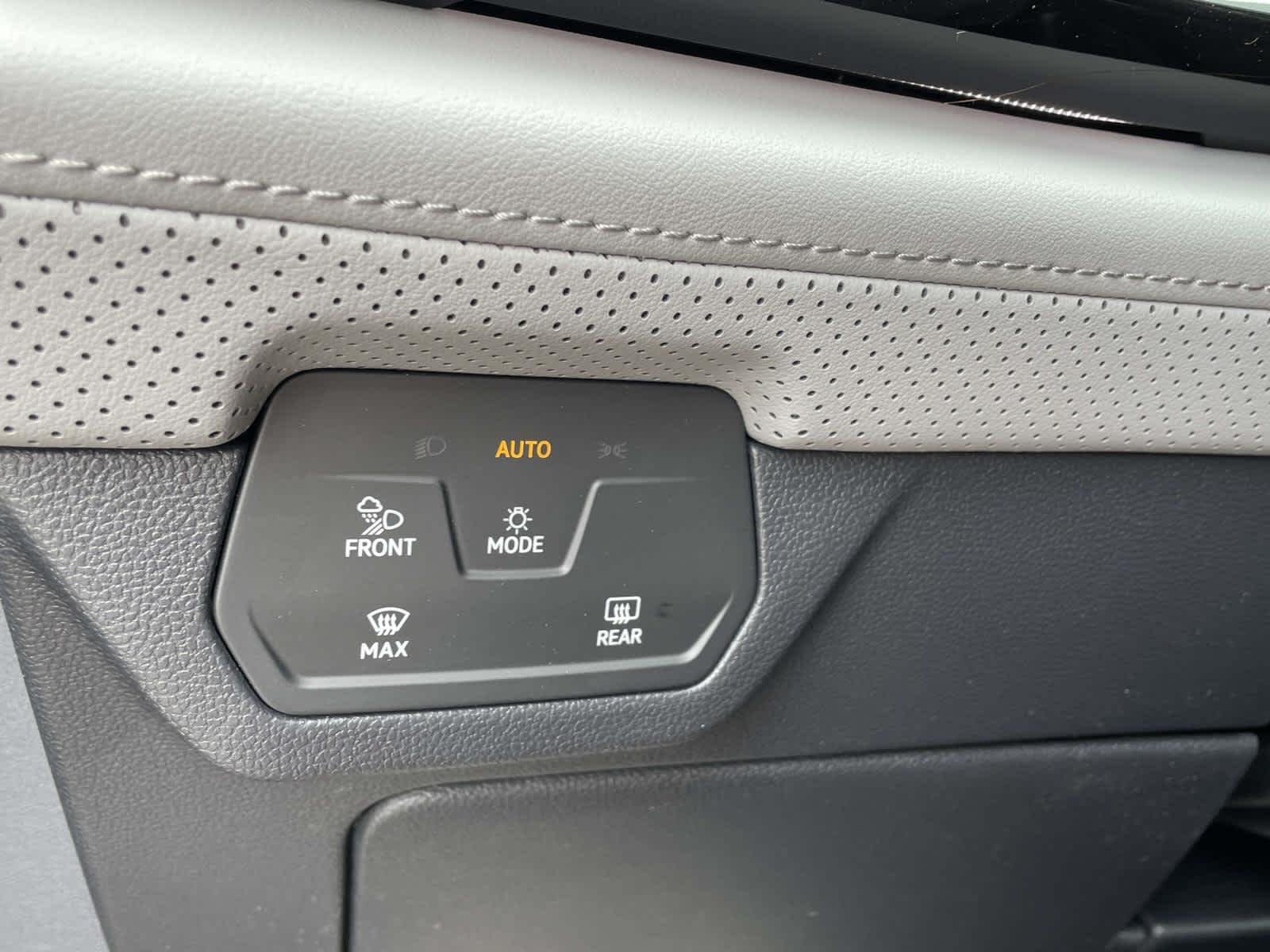 New 2026 Deep Black Pearl Volkswagen 2.0T Peak Edition image 36