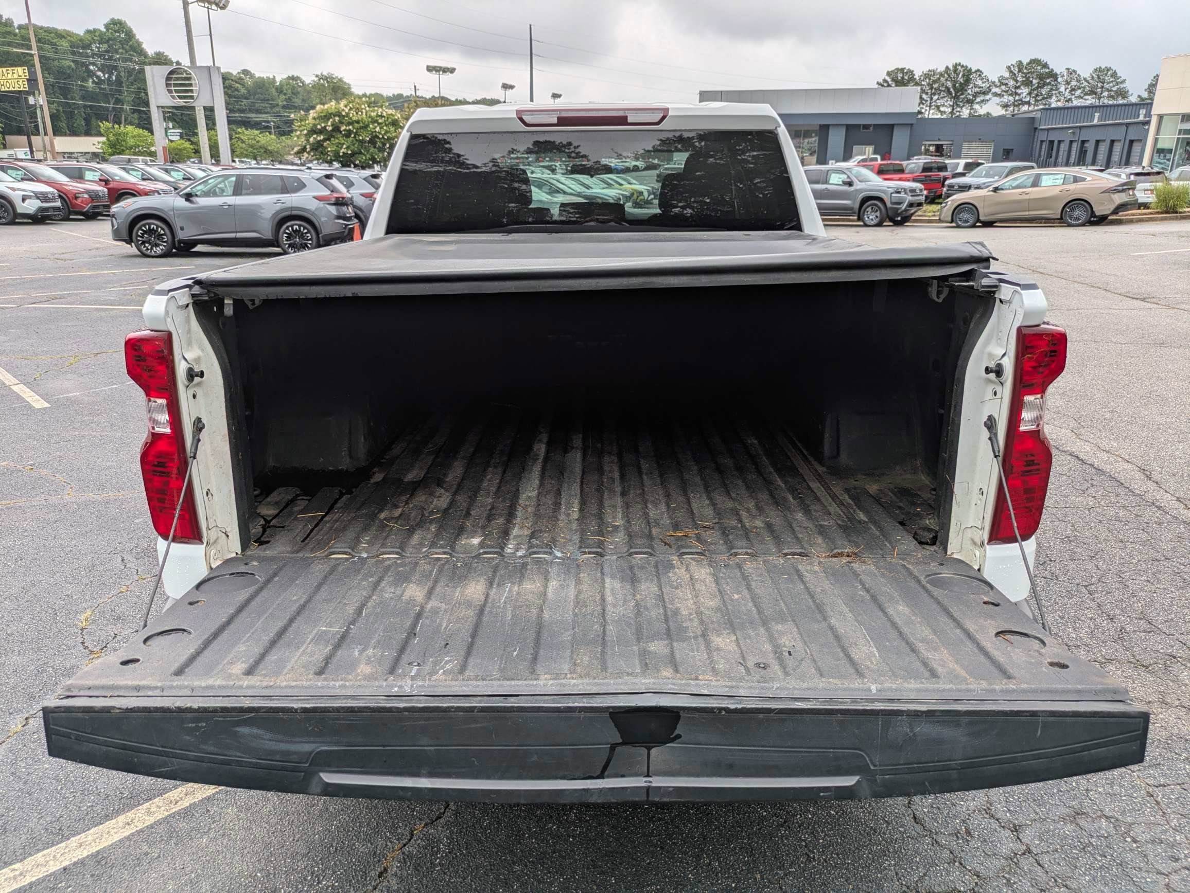 Used 2020 White Chevrolet LT image 9