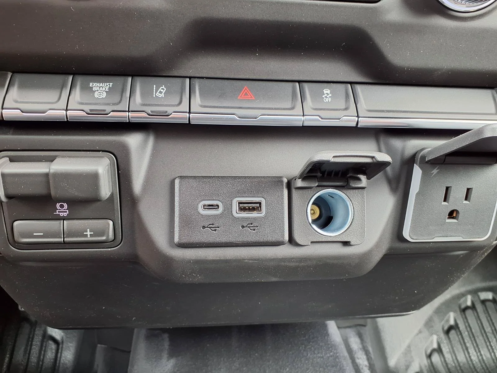 2026 GMC Sierra 3500 Chassis Cab Pro - Photo 12