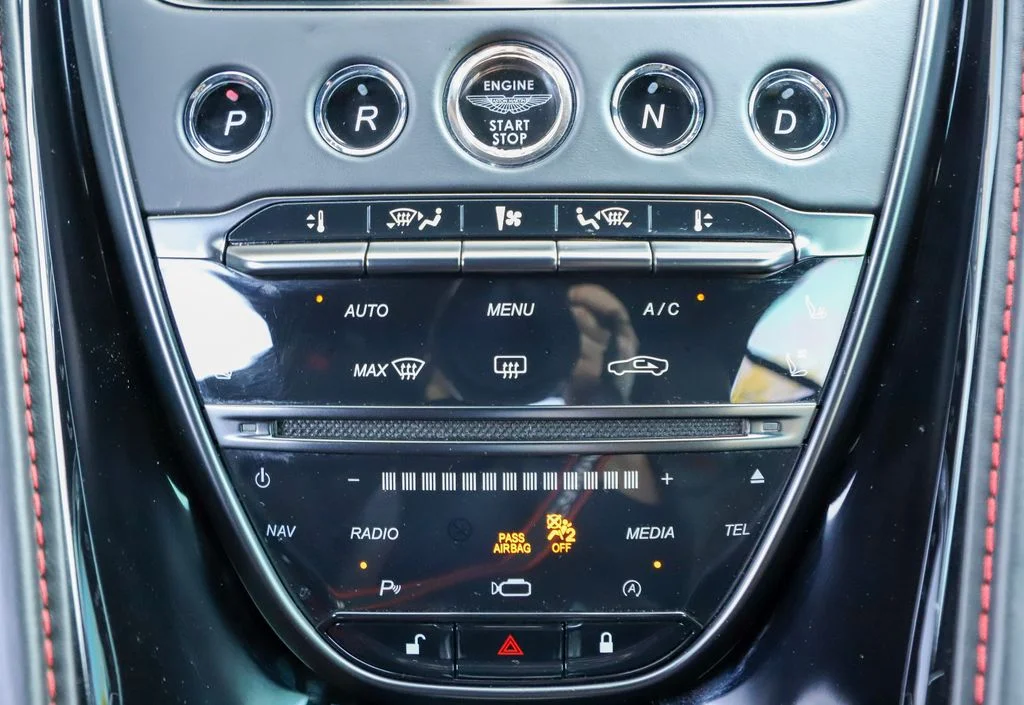 2019 Aston Martin DBS Superleggera Base - Photo 48