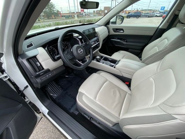 Used 2024 White Nissan SL image 16