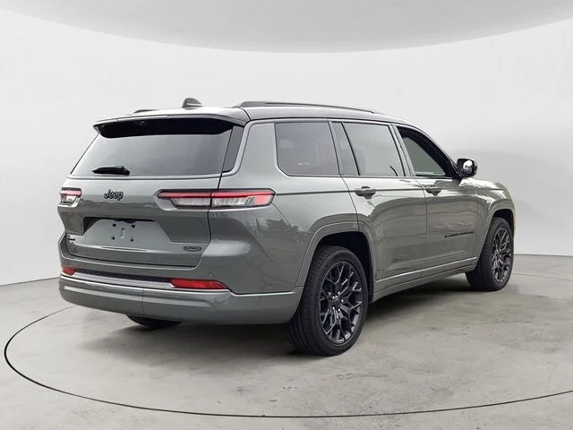 New 2027 Gray Jeep Summit image 6
