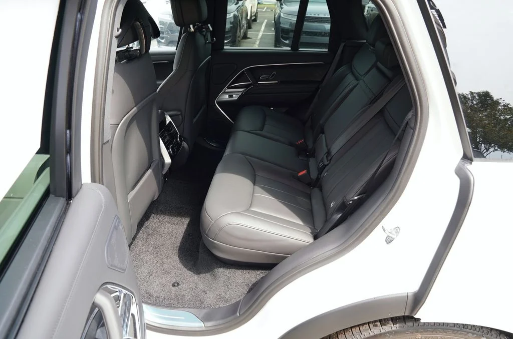 New 2026 Fuji White Land Rover SE image 36