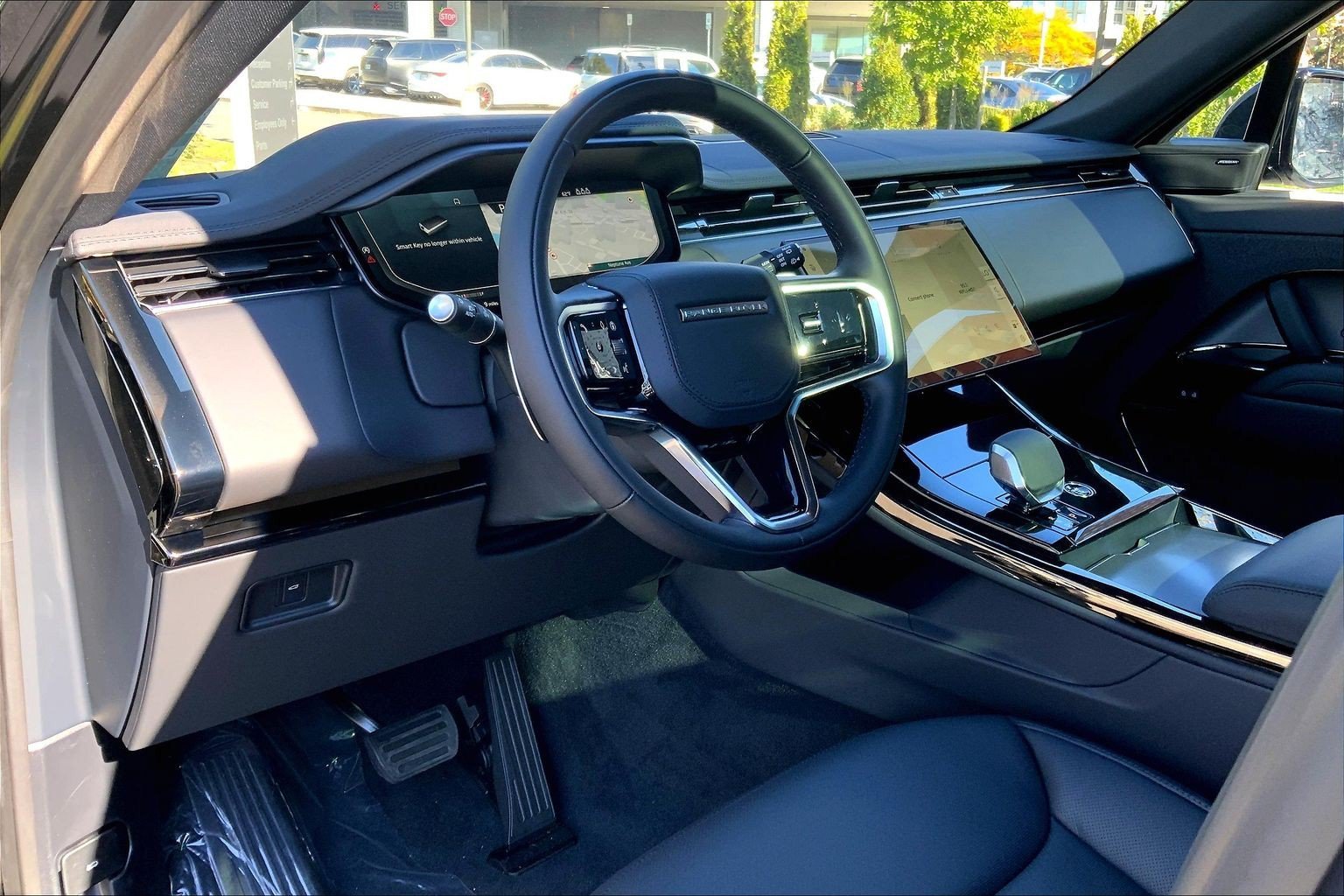 New 2027 Santorini Black Land Rover  SE P360 image 8