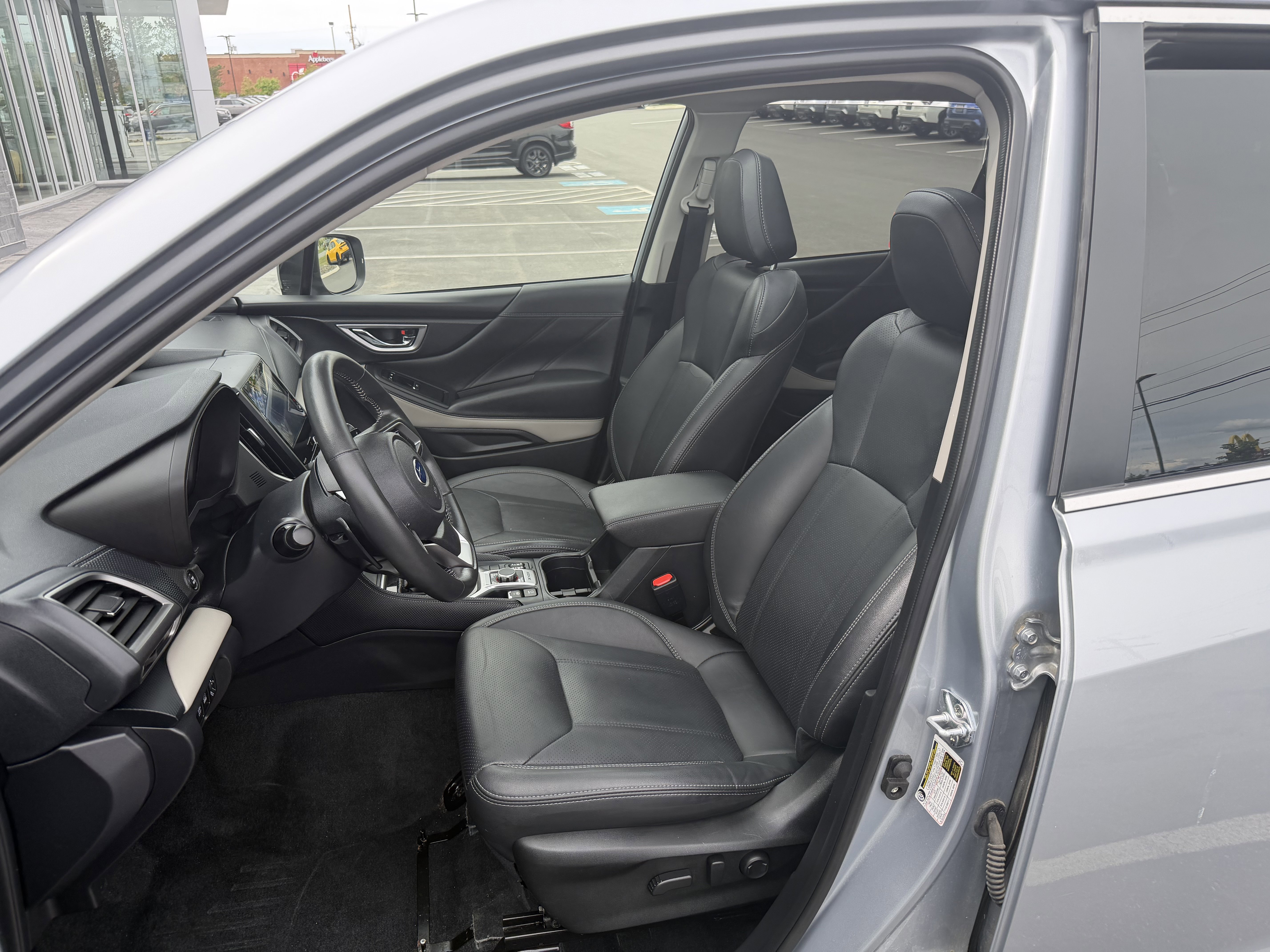 Used 2024 Ice Silver Metallic Subaru Limited image 9