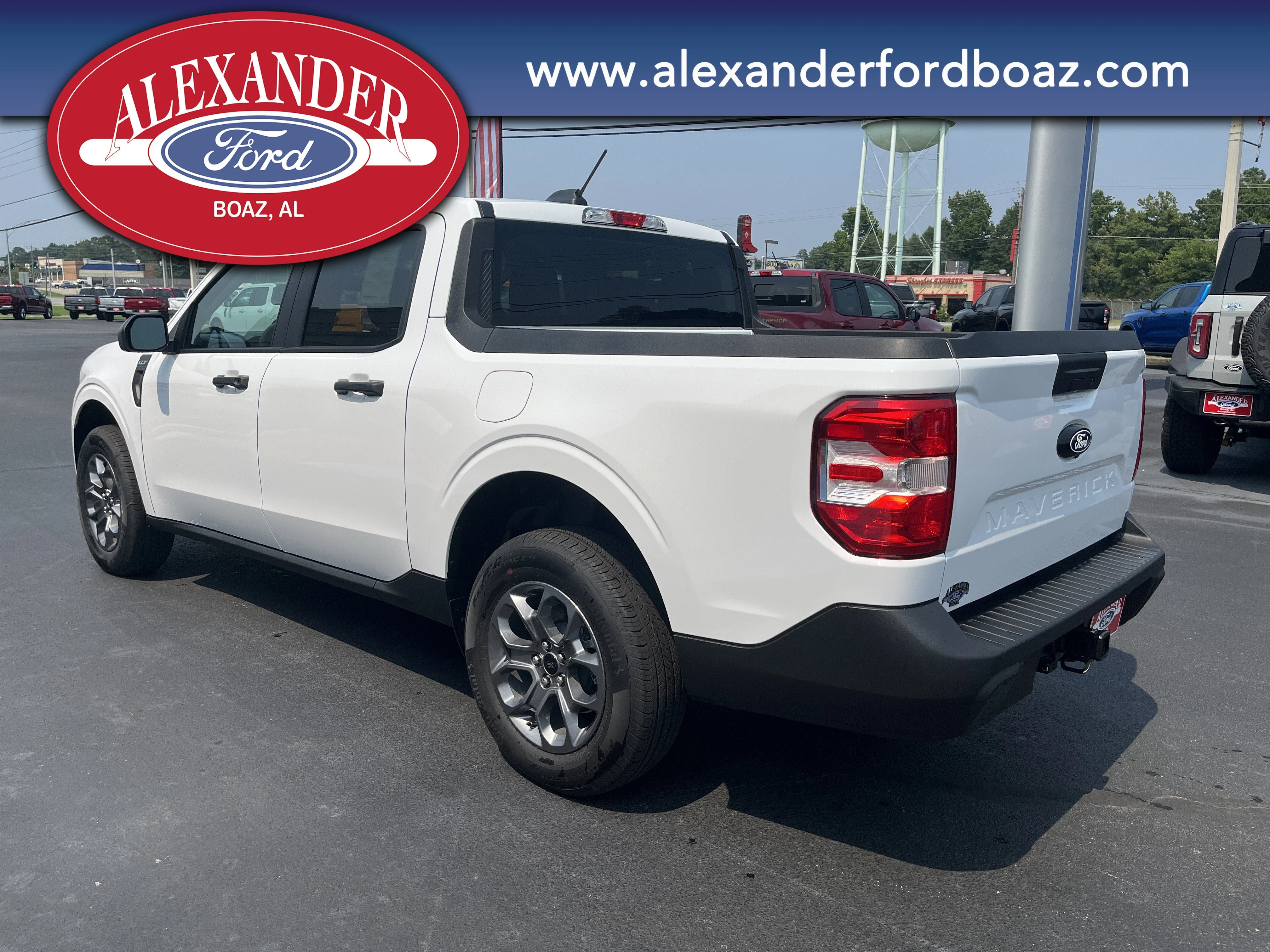 New 2026 Oxford White Ford XLT image 2