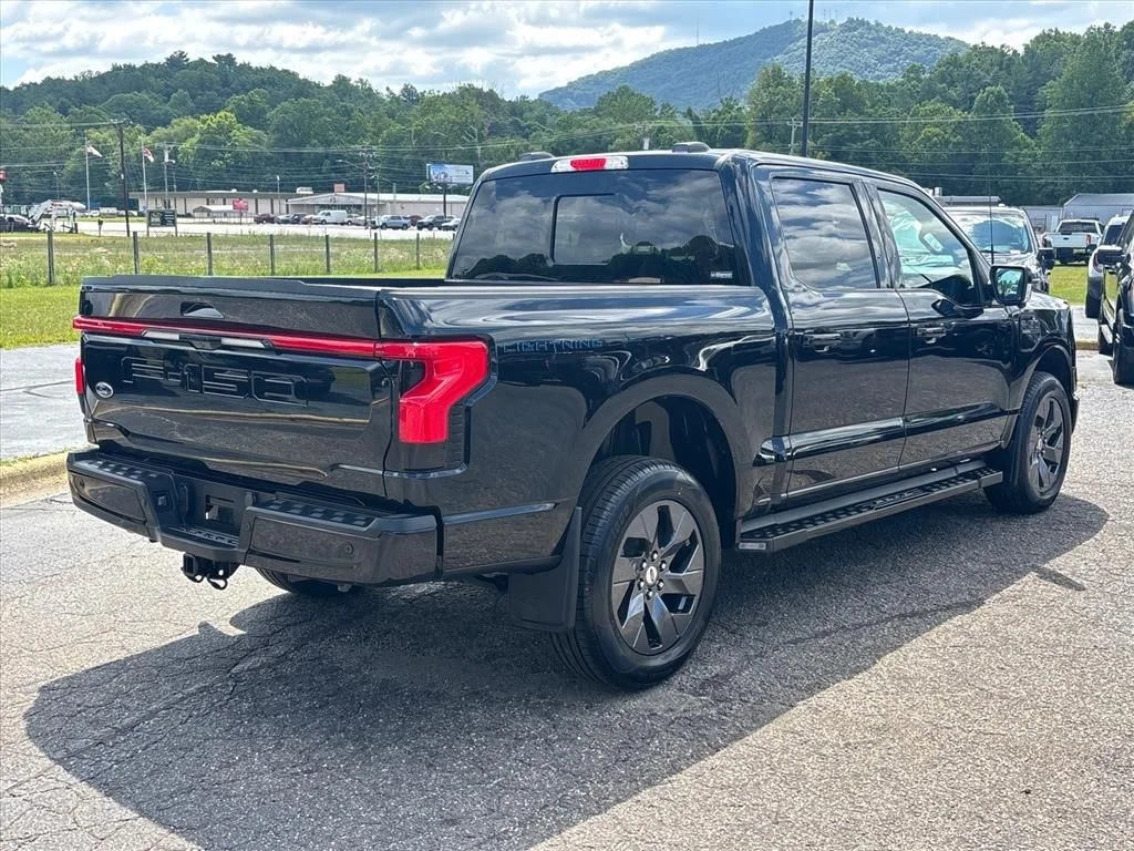 Used 2023 Black Ford Lariat image 8