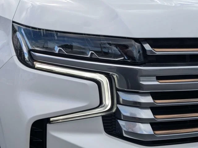 Used 2023 Iridescent Pearl Tricoat Chevrolet High Country image 9