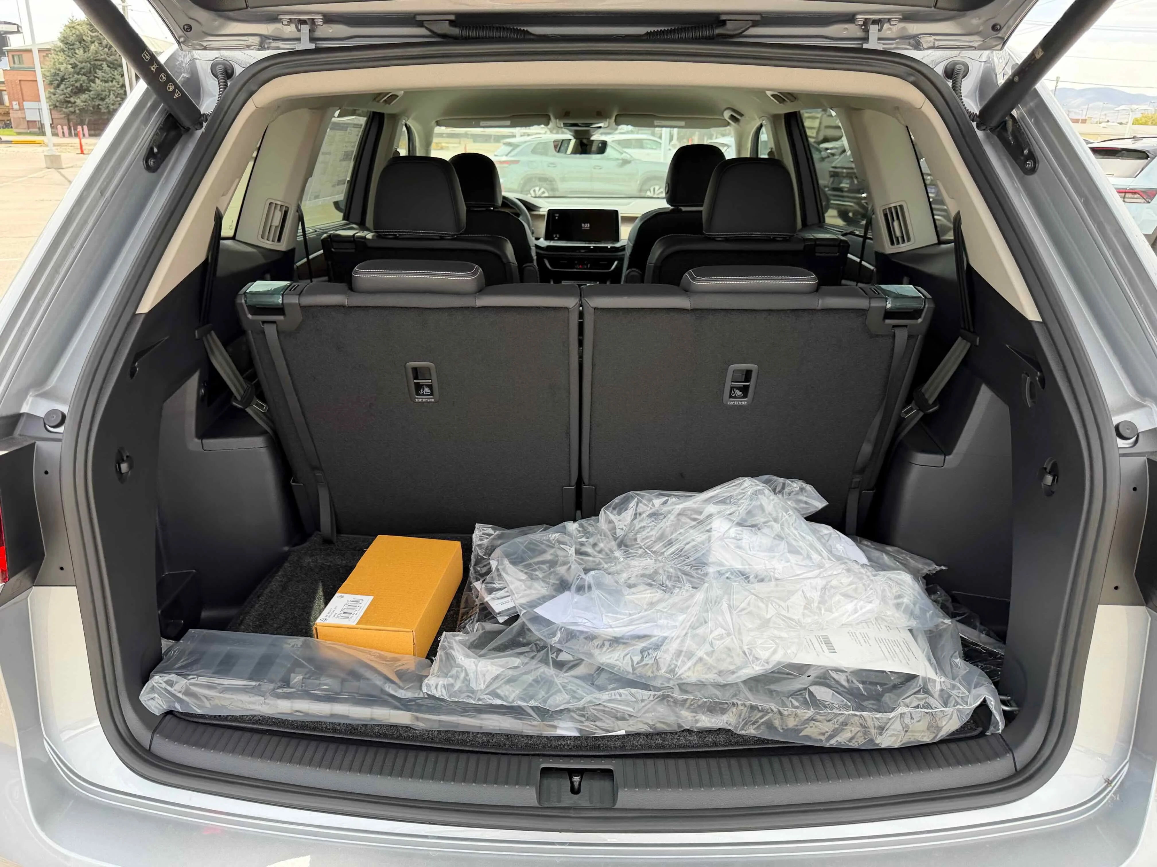 New 2026 Silver Mist Volkswagen 2.0T SE w/Technology image 29