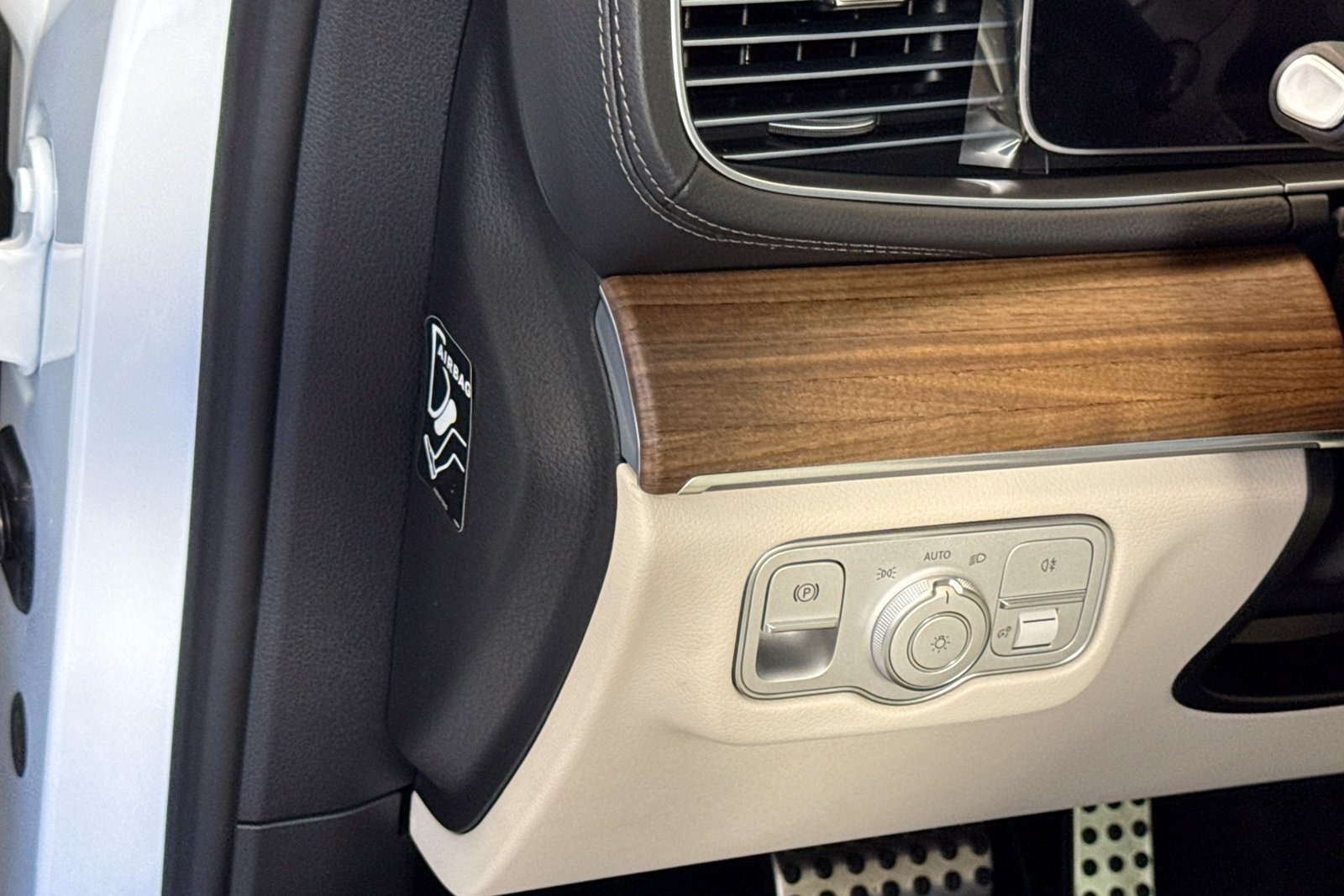 New 2026 Polar White Mercedes-Benz GLS 450 image 10