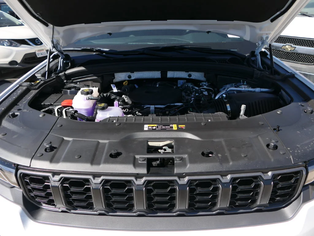 New 2027 White Jeep Laredo Altitude image 22