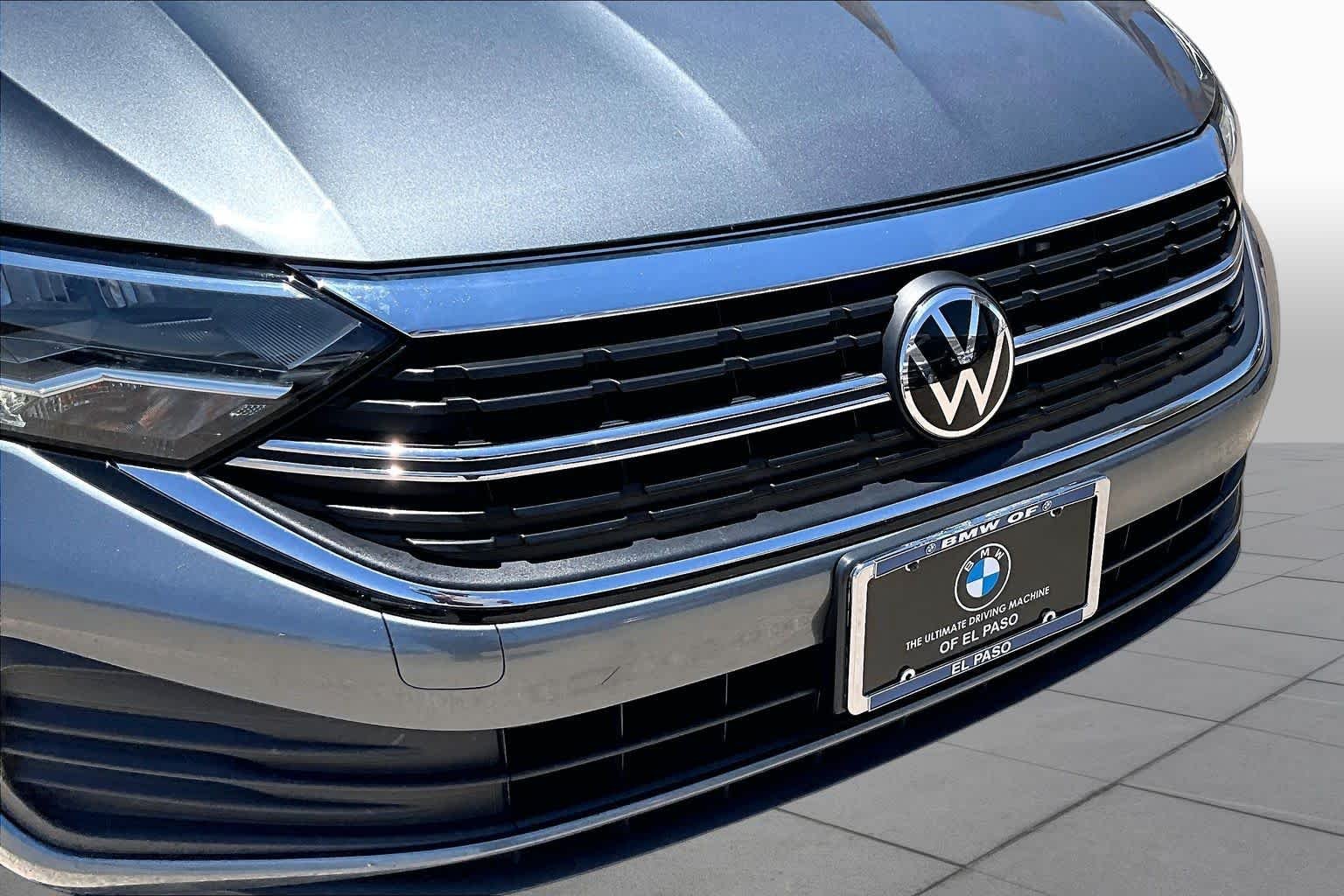 Used 2024 Platinum Gray Metallic Volkswagen SE image 28