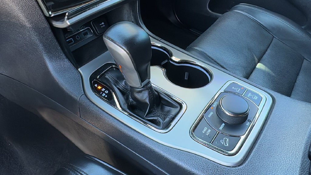 Used 2021 Silver Jeep Overland image 31