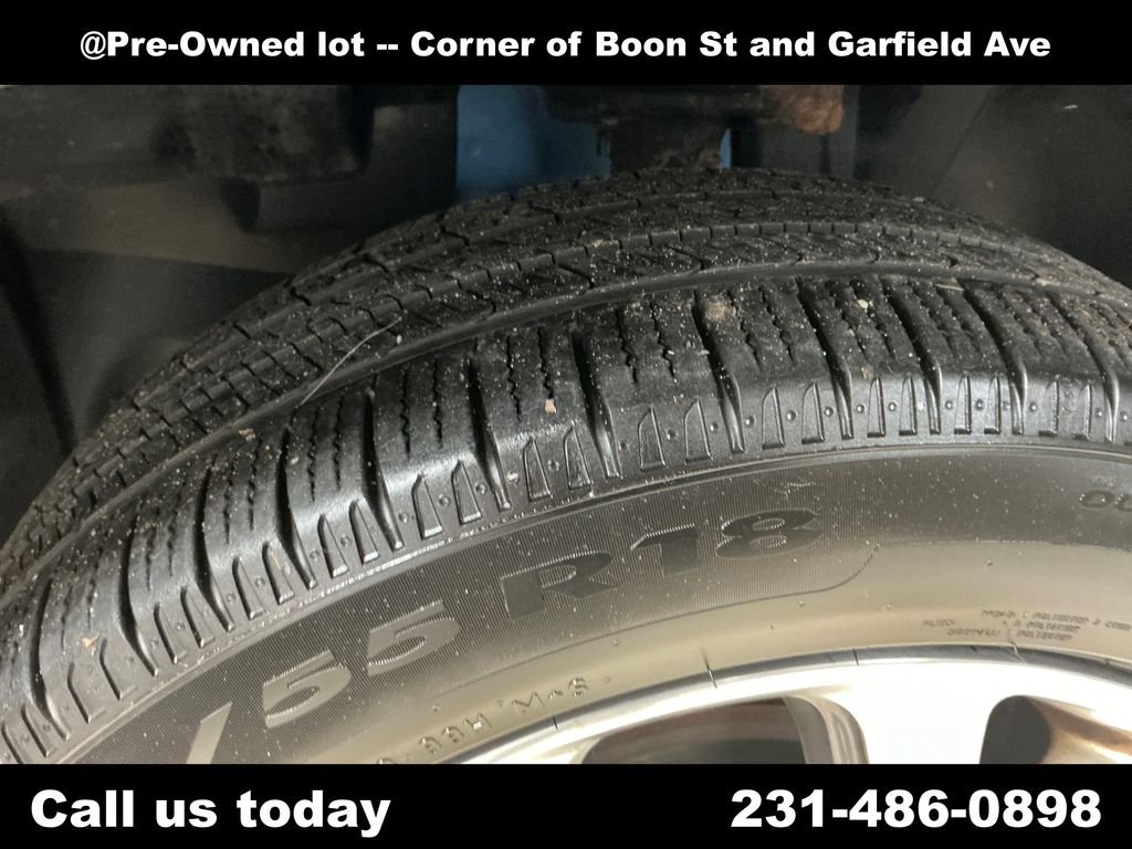 Used 2018 Blue Jeep Limited image 12