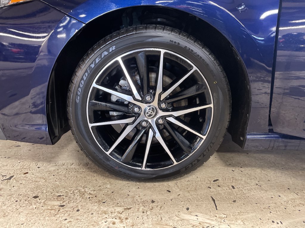 Used 2021  Toyota SE image 9