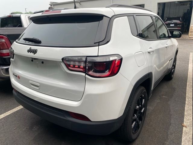 Used 2025 White Jeep Latitude image 3
