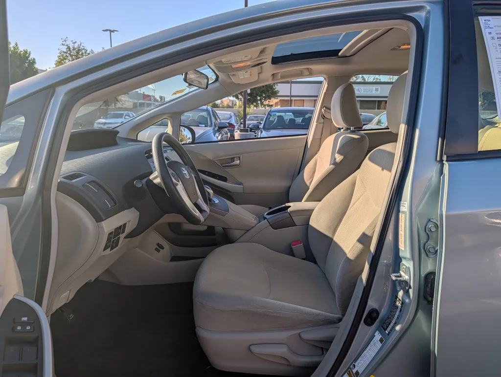 Used 2012 Beige Toyota Three image 11