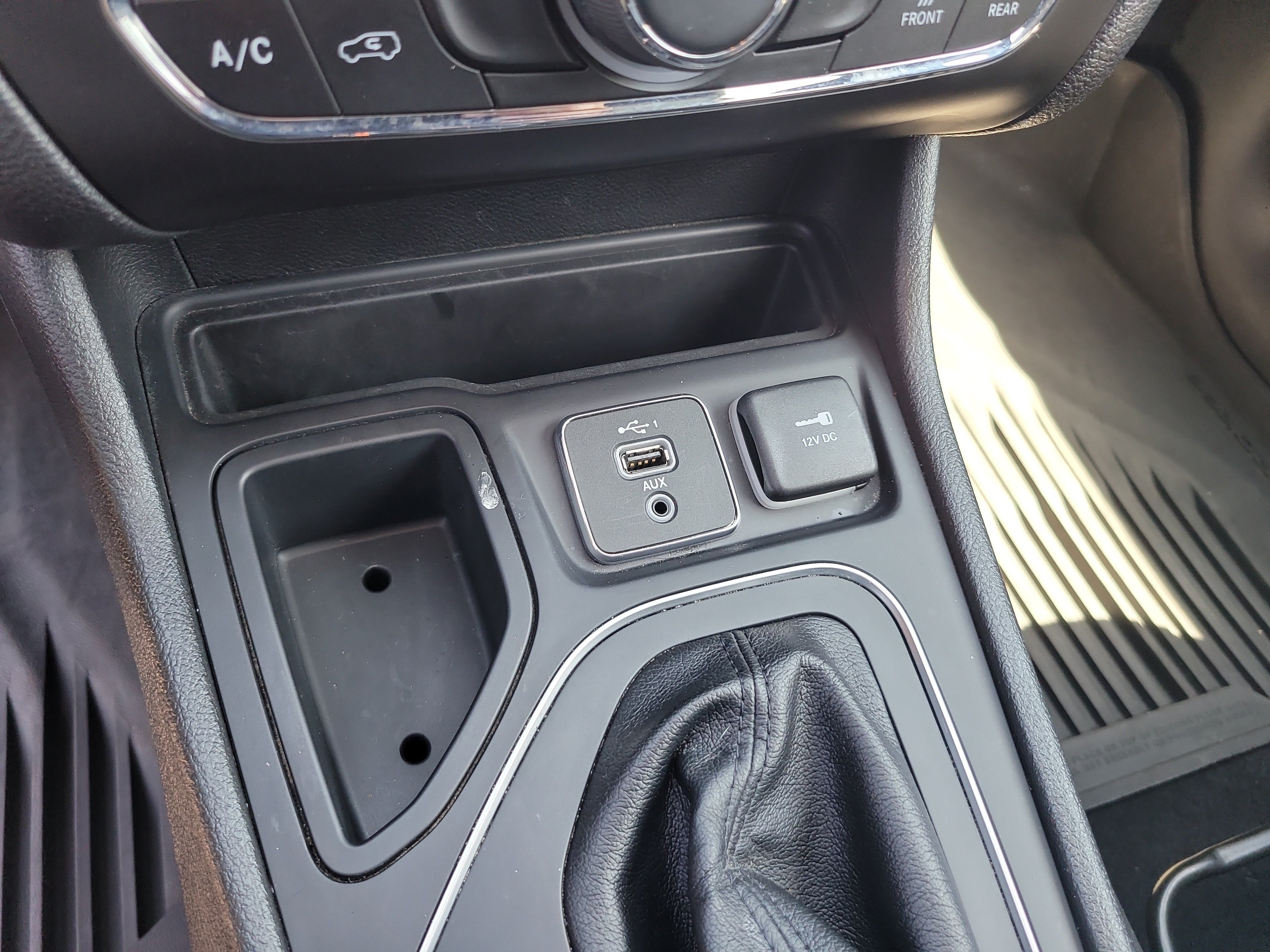 Used 2021 Sting-Gray Clearcoat Jeep Latitude Plus image 24