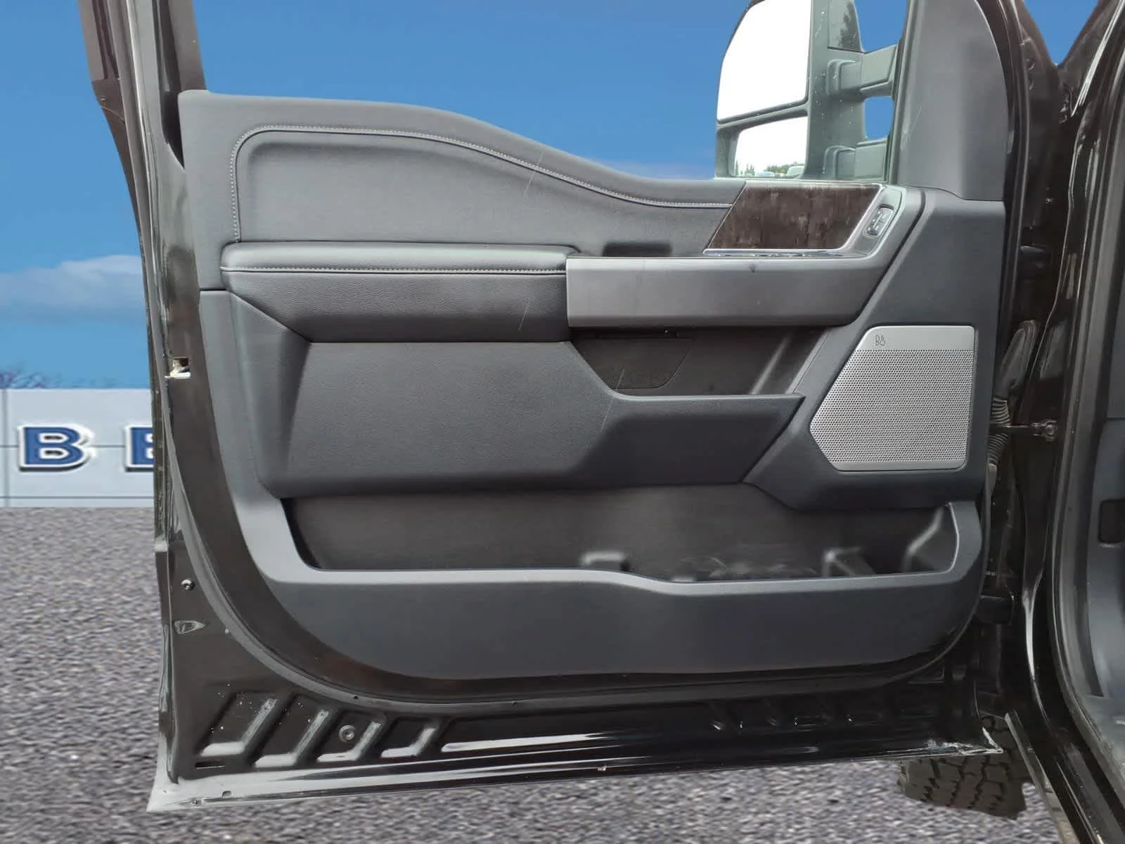 Used 2024 Agate Black Metallic Ford LARIAT image 14