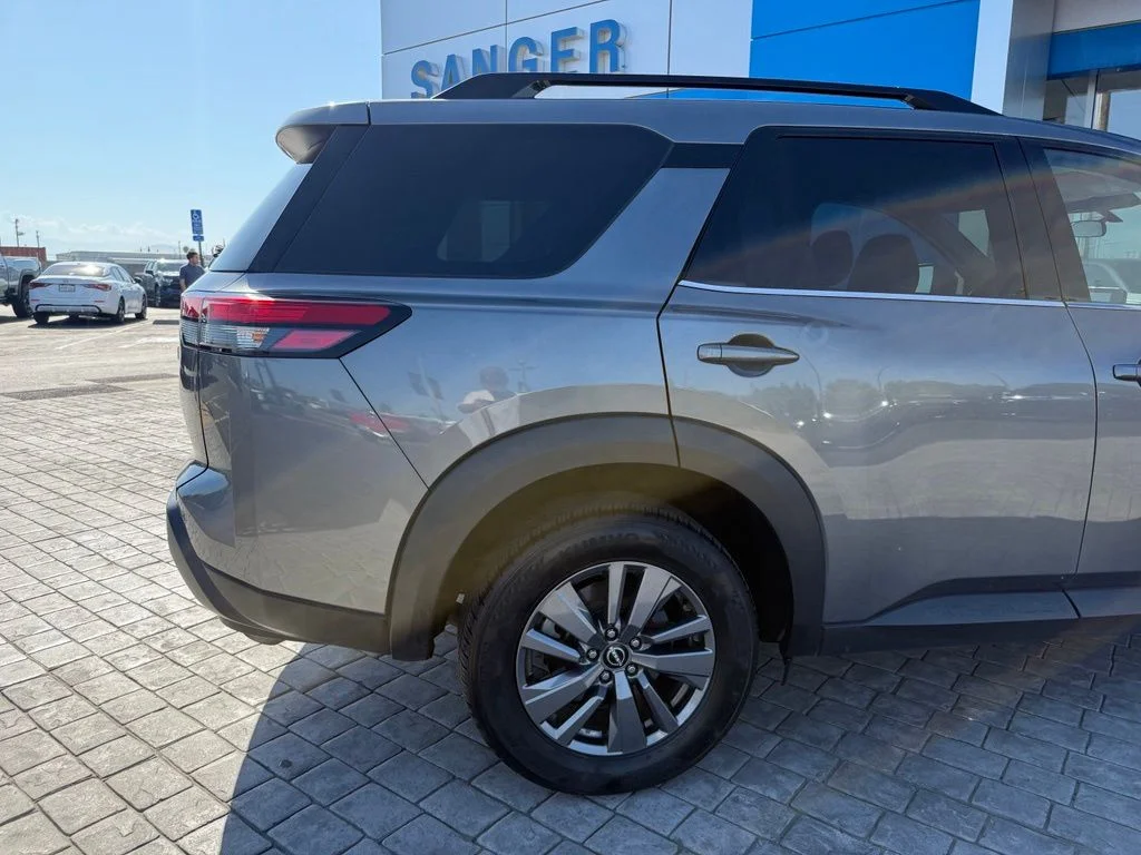 Used 2024 Gray Nissan SV image 11