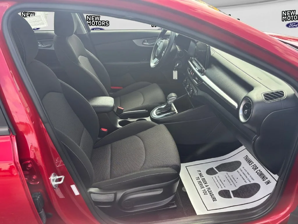 Used 2023 Currant Red Kia LXS image 16