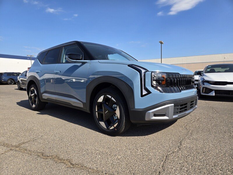 New 2027 Frost Blue / Black Roof Kia S image 2