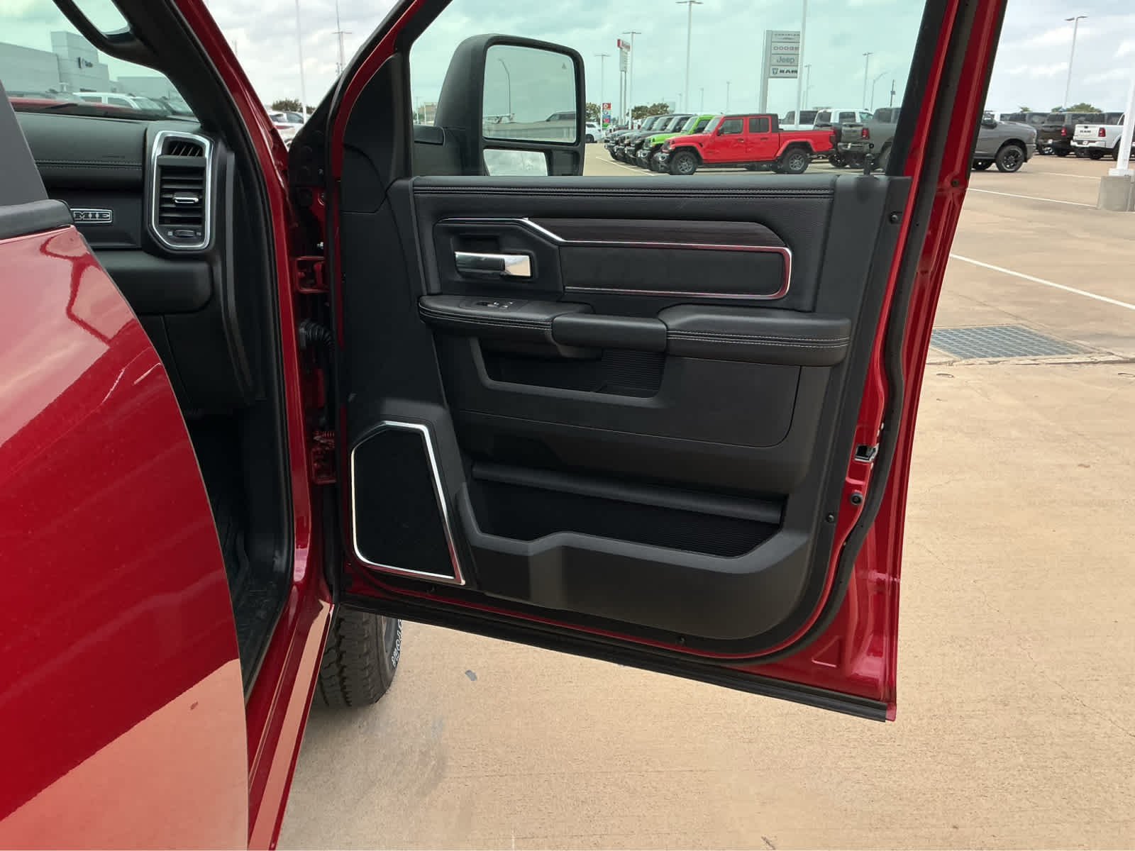 New 2026 Molten Red Pearl-Coat Exterior Paint RAM Laramie image 24