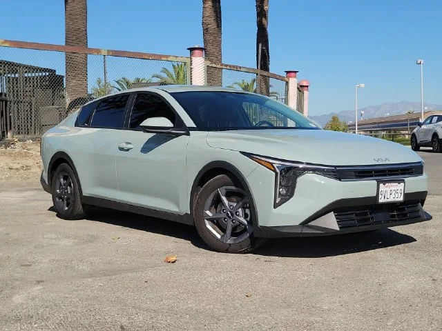 Pre-Owned 2025 Kia K4 LXS FWD 4D Sedan