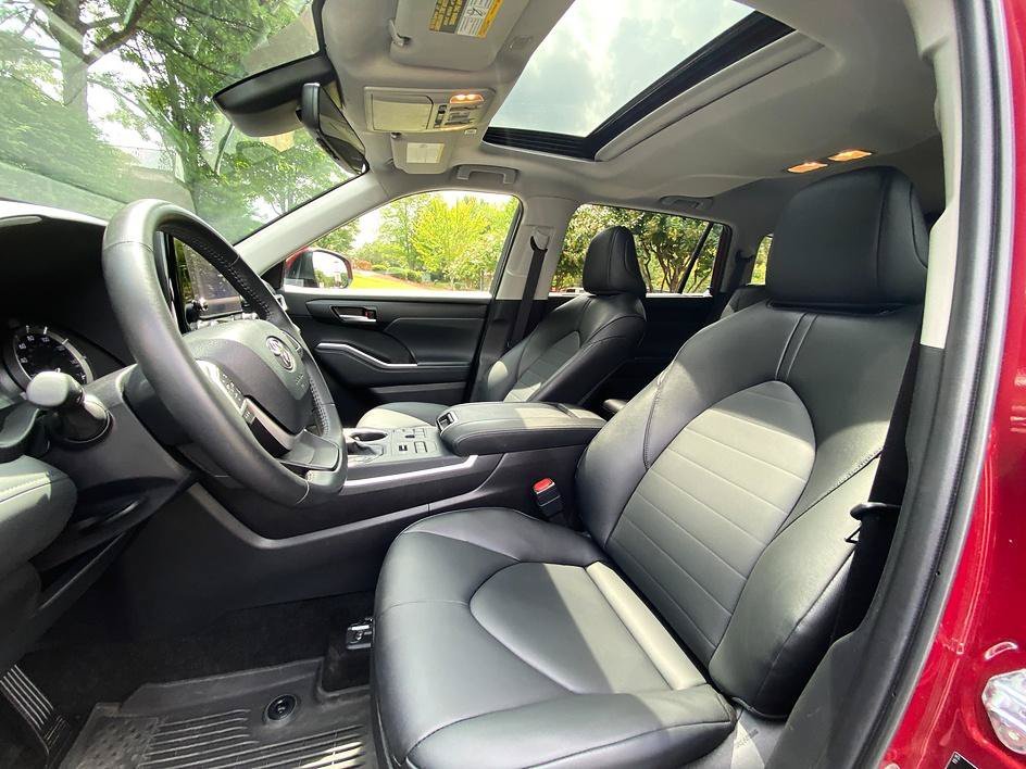 Used 2026 Ruby Flare Pearl Toyota XLE image 11