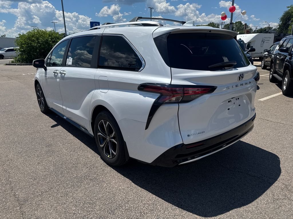 New 2026 Wind Chill Pearl Toyota Platinum image 5