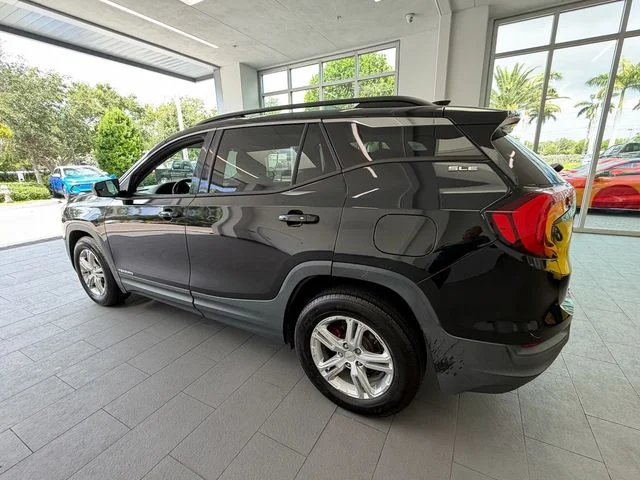 Used 2018 Black GMC SLE image 10