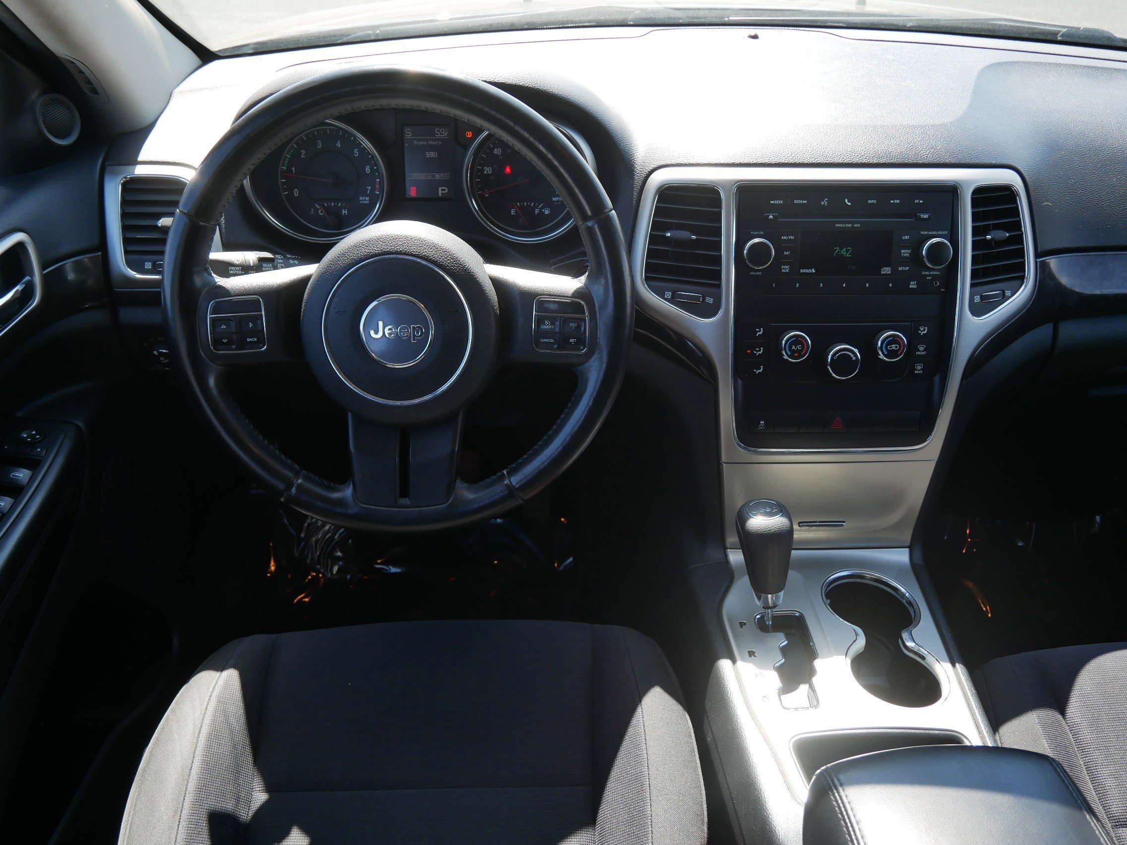 2011 Jeep Grand Cherokee Laredo - Photo 16