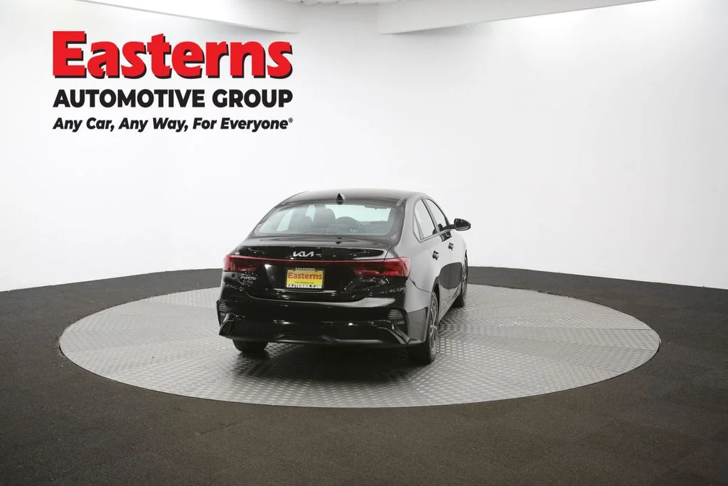 Used 2022 Black Kia LXS image 35