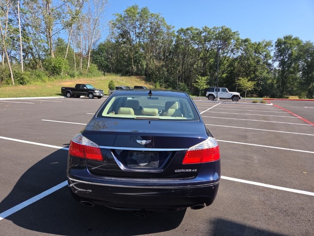Used 2011 Blue Hyundai 4.6 image 5