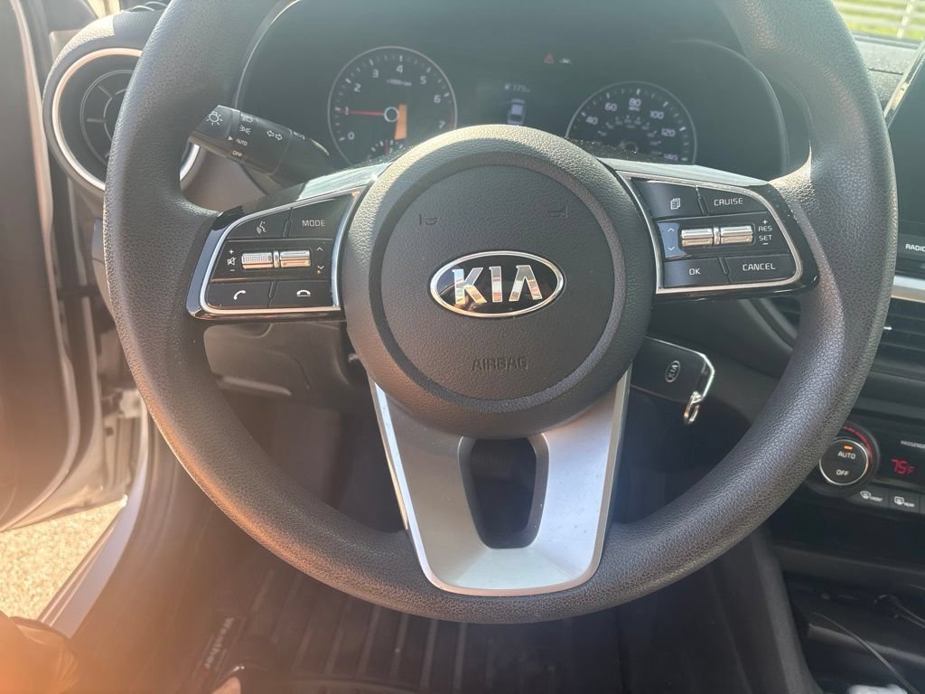 Used 2019 Silky Silver Kia LXS image 5