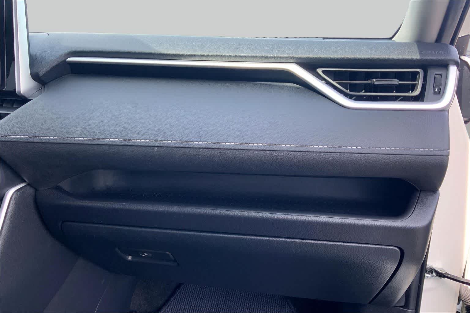 Used 2025 Ice Cap Toyota XLE image 18