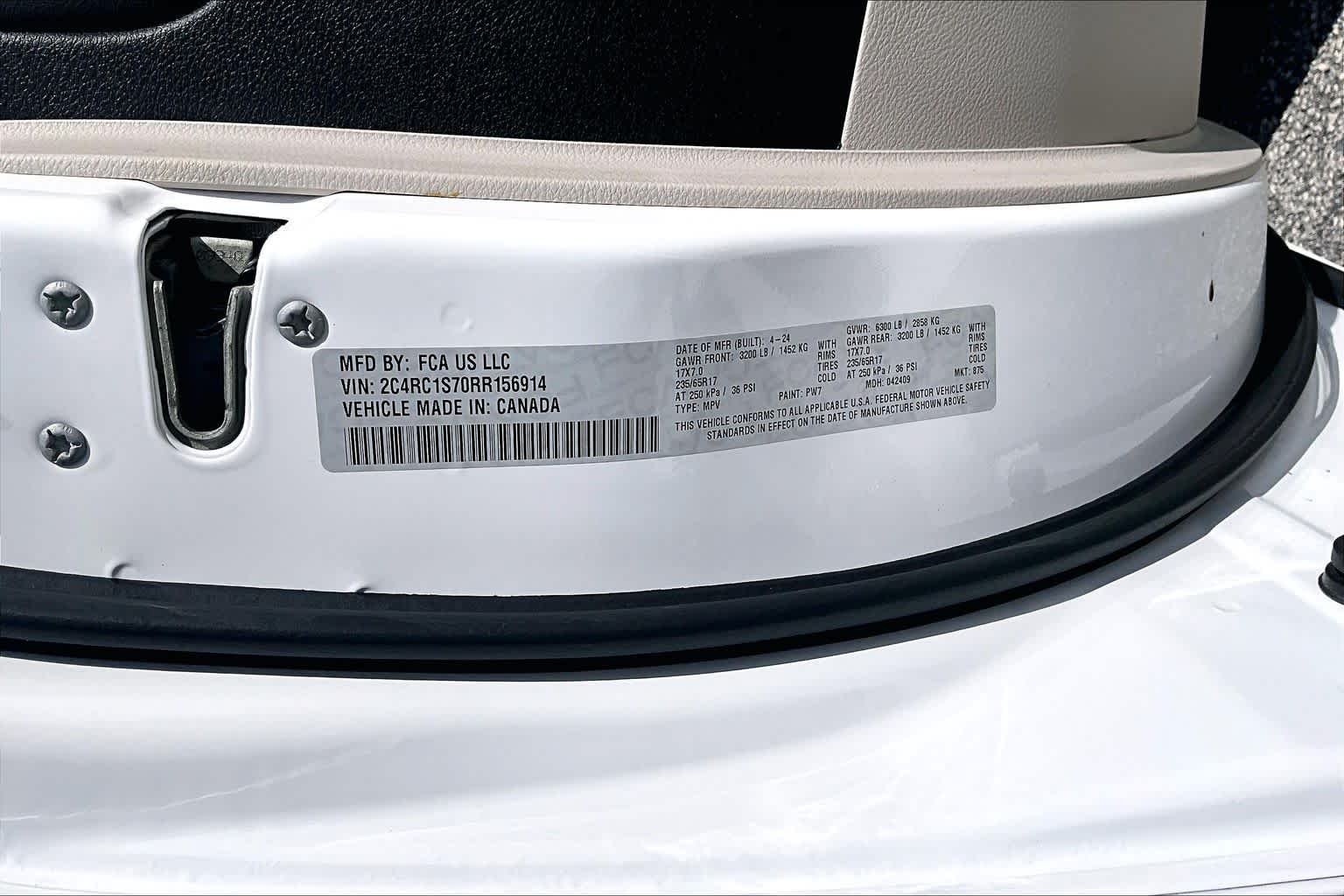 Used 2024 Bright White Clearcoat Chrysler Hybrid Select image 37
