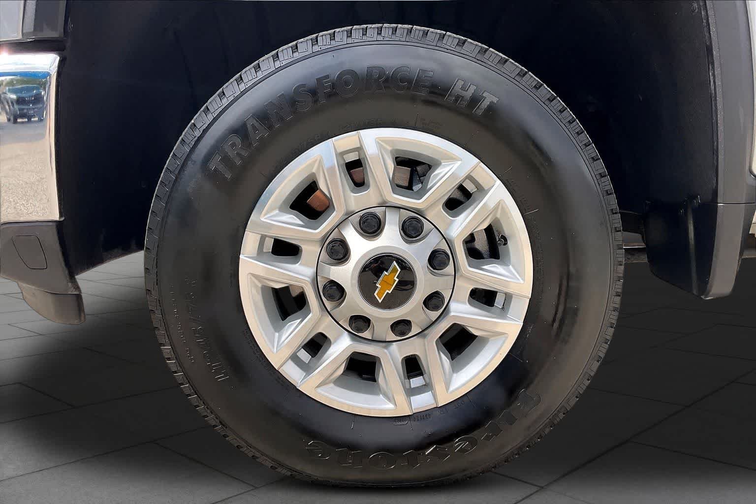 Used 2025 Sterling Gray Metallic Chevrolet LT image 11