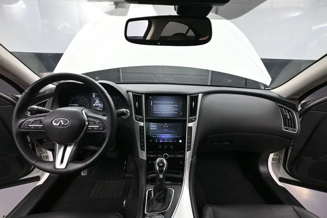 Certified Used 2024 White INFINITI LUXE image 20