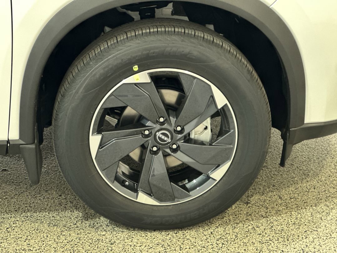 2026 Nissan Rogue SV - Photo 10