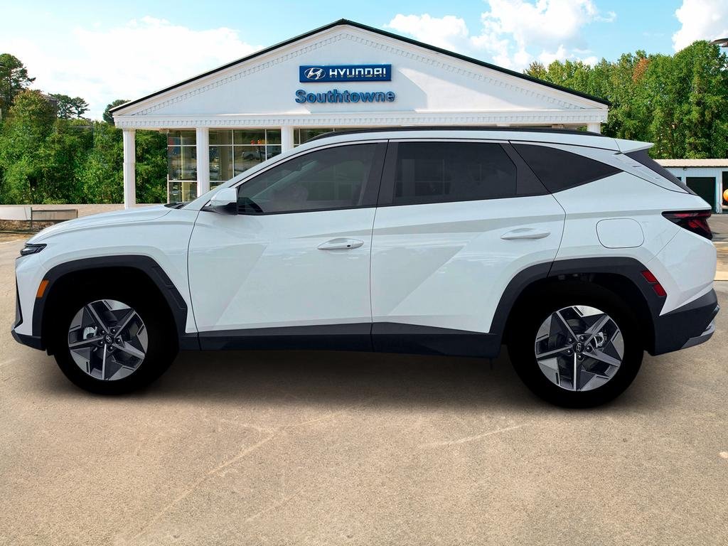New 2026 White Hyundai SEL FWD image 3