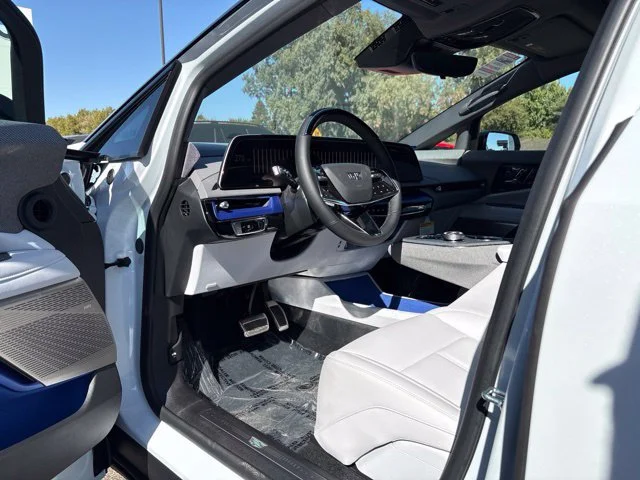 New 2027 Vibrant White Tricoat Cadillac Sport image 13
