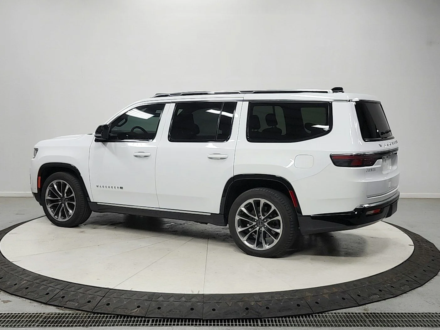 Used 2024 White Jeep Series III image 5