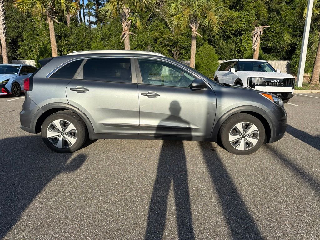 Used 2018 Metal Stream Kia LX image 3