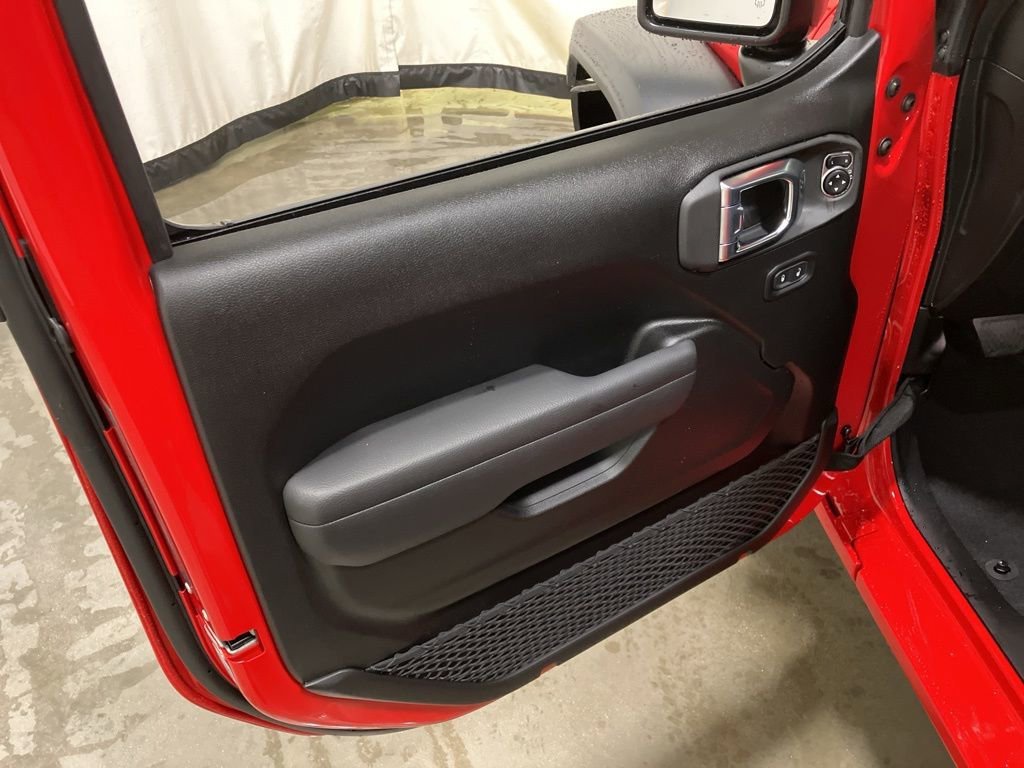 New 2026 Firecracker Red Clear-Coat Exterior Paint Jeep Sport S image 7