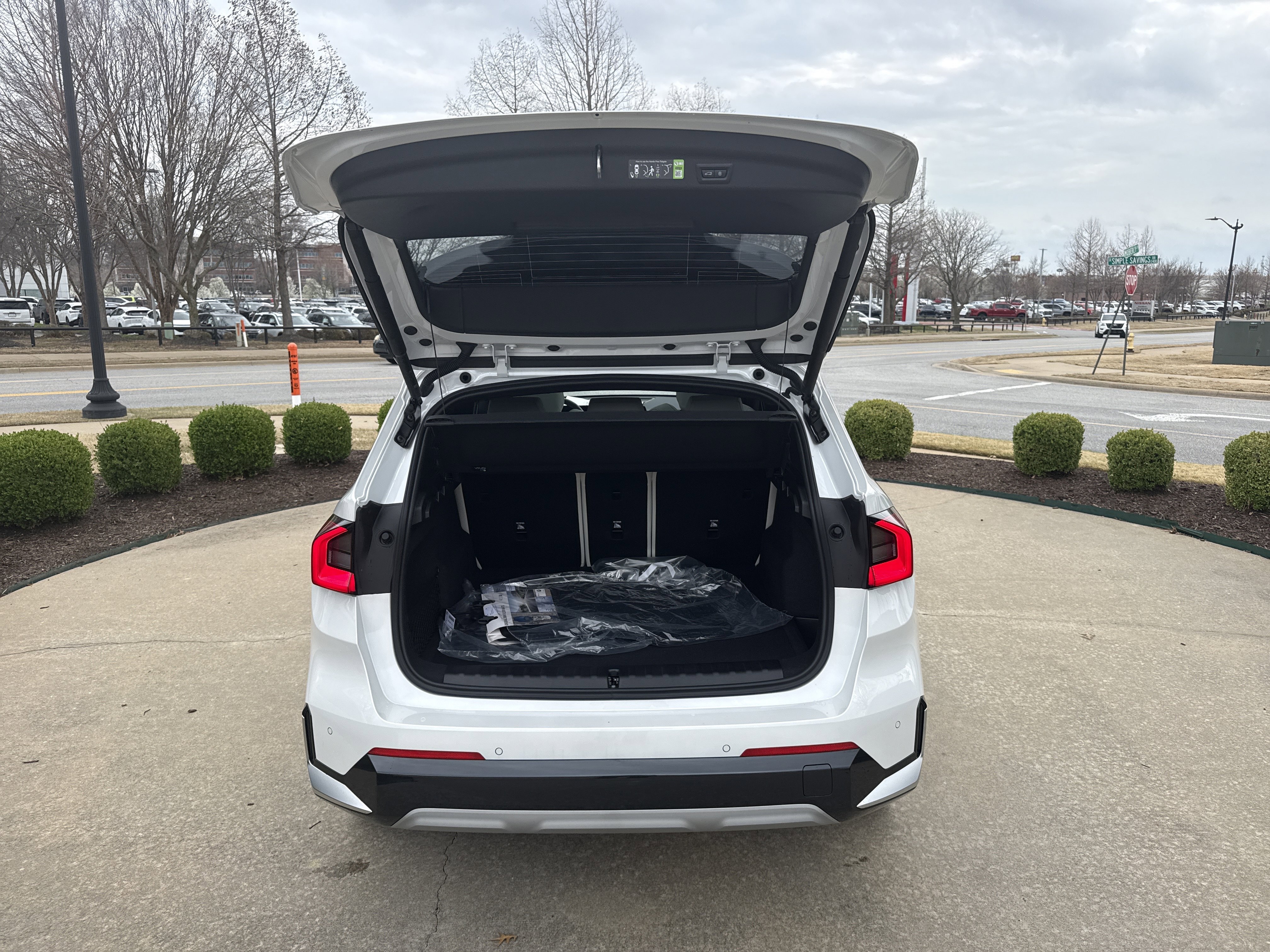 New 2026 0A96 Mineral White Metallic BMW xDrive28i image 24